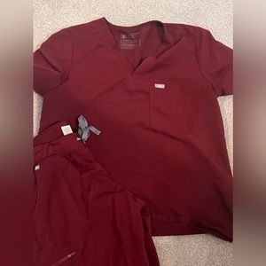 Womens fig scrub top and bottom. Jogger style bottoms